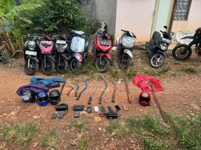 Brimob Gagalkan Tawuran Remaja di Bekasi Barat, 8 Motor Hingga Beraneka Sajam Disita