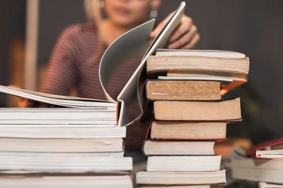 40 Contoh Daftar Pustaka Terlengkap dari Buku, Jurnal, dan Web