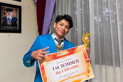 Sempat Gagal 10 Kali, Mahasiswa UIN Jakarta Ini Akhirnya Juara 1 Kompetisi Bahasa Inggris Nasional UNESHCO 2026