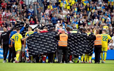 Christian Eriksen Kolaps Lagi di Lapangan, Laga Denmark vs Ukraina Dibatalkan