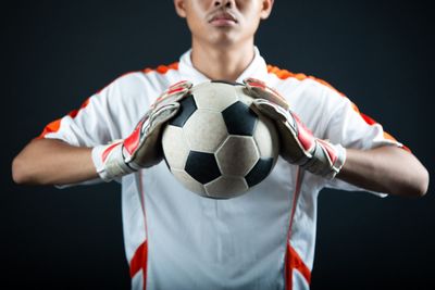 5 Cara Melatih Refleks Kiper agar Lebih Cepat dan Sigap di Depan Gawang