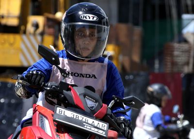 Kenapa Wajib Pakai Helm Wajib SNI Sih? Ini Alasannya