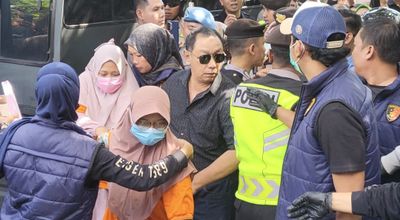 13 Tersangka Tiba, Tangis dan Pukulan Orang Tua Korban Pecah di Rekonstruksi Daycare Little Aresha Hari Ini
