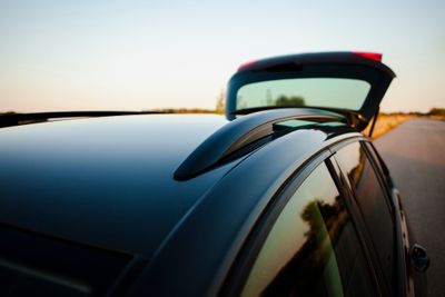 Karet Atap Mobil Bukan Hiasan, Ini Fungsinya