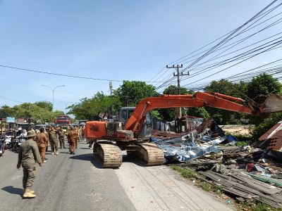 Puluhan Lapak PKL di Pekanbaru Dibongkar Satpol PP
