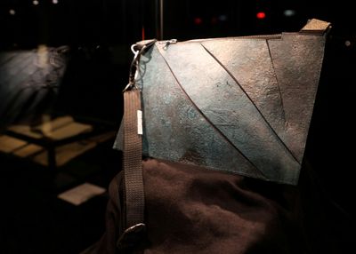 Tas dari Kulit TRex Dilelang, Harganya Bisa Rp8 Miliar
