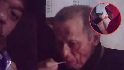 Bikin Haru! Pria Ini Pilih Rayakan Gajian dengan Makan Es Krim Bersama Keluarga