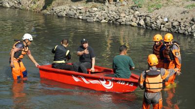 Bidik Jadi Destinasi Wisata Baru, Walkot Jogja Hasto Wardoyo Uji Coba Perahu Mesin untuk Patroli Sungai Winongo
