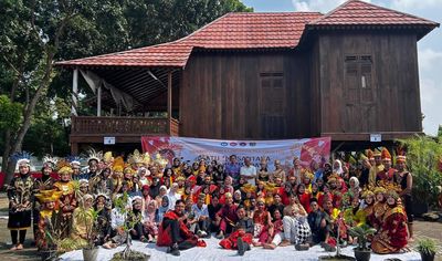 Dari Adat Betawi hingga Tari Kecak Bali, Mahasiswa PPKn Unila Sajikan 9 Budaya dalam Satu Panggung