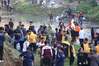 Berkolaborasi dengan Berbagai Pihak BEM UMK Lakukan Aksi Bersih-bersih Sungai
