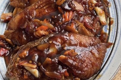 Sekali Coba, Langsung Ketagihan! Ikan Tenggiri Goreng Asam dengan Bumbu Meresap Sempurna