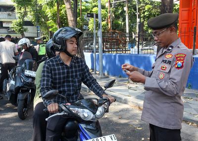 Nggak Bawa SIM Pas Kena Razia, Sekarang Bisa Cek Lewat HP
