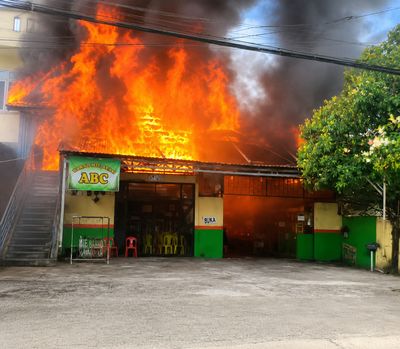 Kebakaran Hebat Terjadi di Warung Bakso Mie Ayam ABC Tarakan