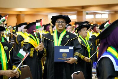 Cerita Inspiratif Agung : Dari Satpam Harian Kini bergelar Doktor di UMY, Kuliah Sambil Jaga Malam