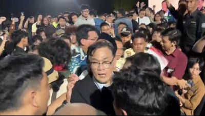 Ricuh Diskusi Tiga Pejabat Pusat di UGM, Mahasiswa Sebut Karena Hindari Persoalan Ini : Kalau Kesini Lagi Bawa Data Riil Bukan Rekayasa!