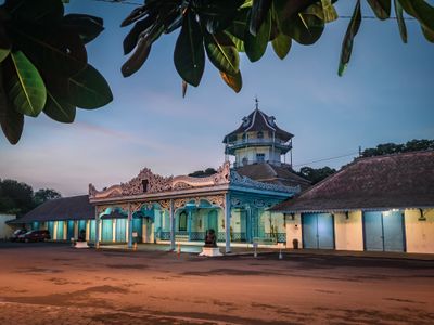 Bupati Mimika Terima Gelar Kehormatan dari Keraton Surakarta