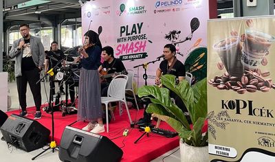 Mahasiswa MM FEB Unair Gelar Turnamen Padel dan Bazar UMKM, Dukung Kemandirian Penyandang Tunanetra