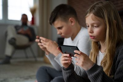 Inggris Batasi Media Sosial untuk Anak di Bawah 16 Tahun