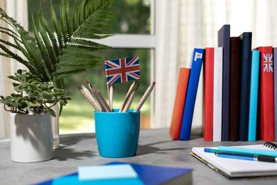 100 Daftar Kata Kerja dalam Bahasa Inggris (Verb): Fungsi dan Perubahan Bentuk