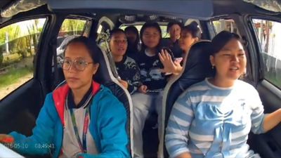 Sikap Anak-anak Cewek kepada Driver Perempuan Disabilitas Ini Bikin Netizen Salut