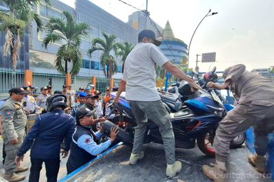 Awas Kena Derek! Ratusan Kendaraan di Jakarta Utara Terjaring Razia Parkir Liar Pekan Ini