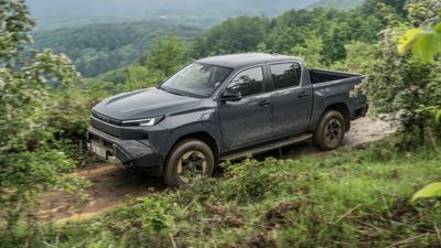 Hilux Kini Jadi Mobil Listrik, Toyota Tetap Pertahankan DNA Tangguh dan Off-Road