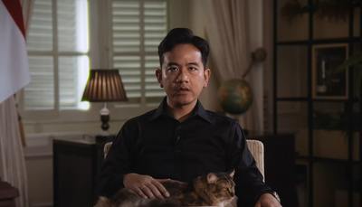 Momen Wapres Gibran Bicara Tantangan AI Sambil Pangku Kucing: Kuasai Teknologinya, Pegang Etikanya!