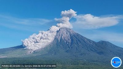 Gunung Semeru Erupsi, Luncuran Awan Panas Guguran Keluar Sejauh 4,5 Kilometer