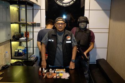 Polda Metro Tangkap Peracik Narkoba di Jaktim, Bahan Baku Pembuat Sinte Disita