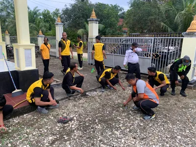 Polres Sarolangun Gelar Bakti Religi Bersihkan Rumah Ibadah Jelang Hari Bhayangkara ke-80