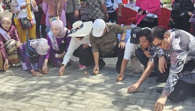 Tradisi Peh Cun, Mendirikan Telur Meriahkan Festival Pasir Padi 2026