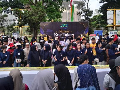 Festival Kue Talam Durian Meriahkan HUT ke-242 Pekanbaru, Ribuan Warga Padati Jalan Sudirman