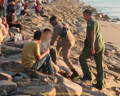 Masih Nongkrong Saat Magrib, Sejumlah Remaja Diimbau Tinggalkan Pantai