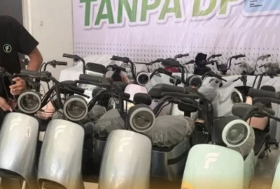 Motor Listrik Kian Diminati Warga Malang, Penjualan Melonjak Jelang Tahun Ajaran Baru