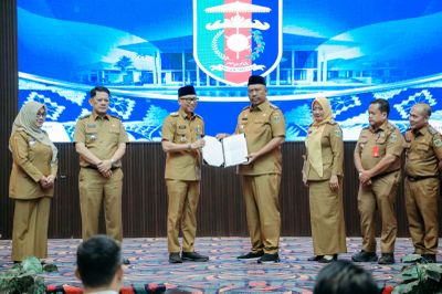 Gubernur Lampung Serahkan SK Mendagri, I Komang Koheri Resmi Jadi Plt Bupati Lampung Tengah