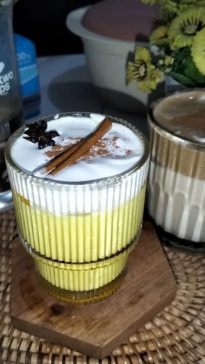 Resep Turmeric Ginger Latte ala Kafe: Minuman Kunyit Kekinian yang Creamy dan Menyehatkan