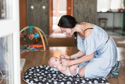 Cara Menjemur Bayi yang Tepat, Ketahui Waktu dan Durasinya