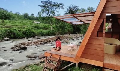 Menikmati Sajian Tradisional dengan Suasana Sungai dan Sawah di House of Riverside Kediri