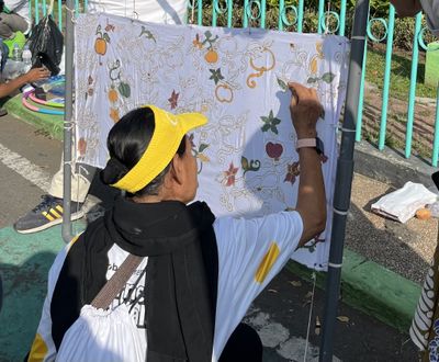Mahasiswa Ilmu Komunikasi UMM Kenalkan Batik Lintang Lewat Pra-Event SWARA Lintang di CFD Malang