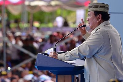 Gagah Pakai Upiya Karanji, Presiden Prabowo Bakar Semangat Petani dan Nelayan di PENAS XVII Gorontalo