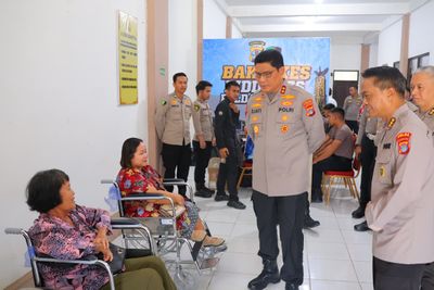 Kapolda Kaltara Serahkan Bantuan Sosial di Puncak Bakti Kesehatan Hari Bhayangkara ke-80