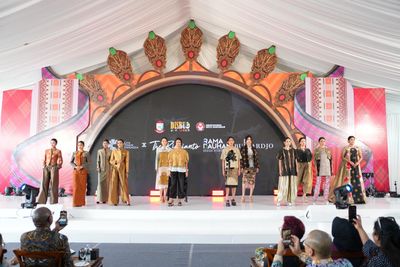 Tenun Indonesia Tampil Memukau di Panggung Diplomasi Internasional Makassar