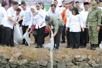 33 Ribu Bibit Ikan Ditebar di Sungai Mesuji, Gubernur Lampung Ajak Warga Jaga Ekosistem