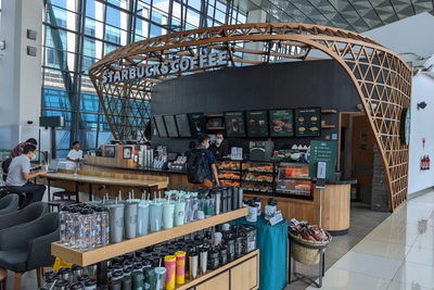 Kantong Bolong Demi Kopi? Ini Alasan Harga Minuman di Bandara Mahal Banget