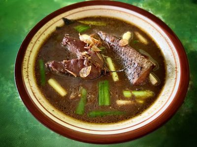 Rasa Otentik Kuah Hitamnya Bikin Nagih, Ini Resep Gabus Pucung Khas Betawi Asli