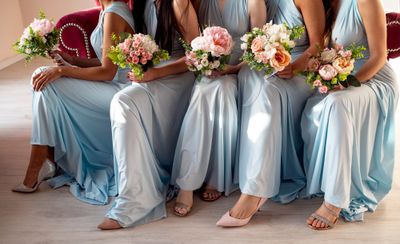 Bingung Pilih Warna Baju Bridesmaid? Ini Rekomendasi yang Sedang Hits