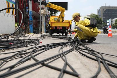 Gubernur Pramono Anung Sahkan Perda SJUT Bikin Jakarta Estetik, Ucapkan Selamat Tinggal Buat Kabel Semrawut!
