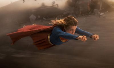 Kenapa Supergirl Bisa Pakai Anting? Ini Penjelasan dari Lore DC yang Menjawab Tubuh Kebal Kryptonian Bisa Ditindik