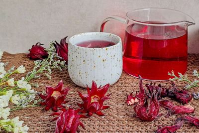 7 Manfaat Teh Hibiscus untuk Kesehatan Tubuh yang Jarang Diketahui