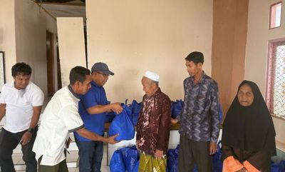Maman Sosialisasikan Perubahan Perda Perlindungan Petani dan Salurkan Bantuan untuk Warga Bima